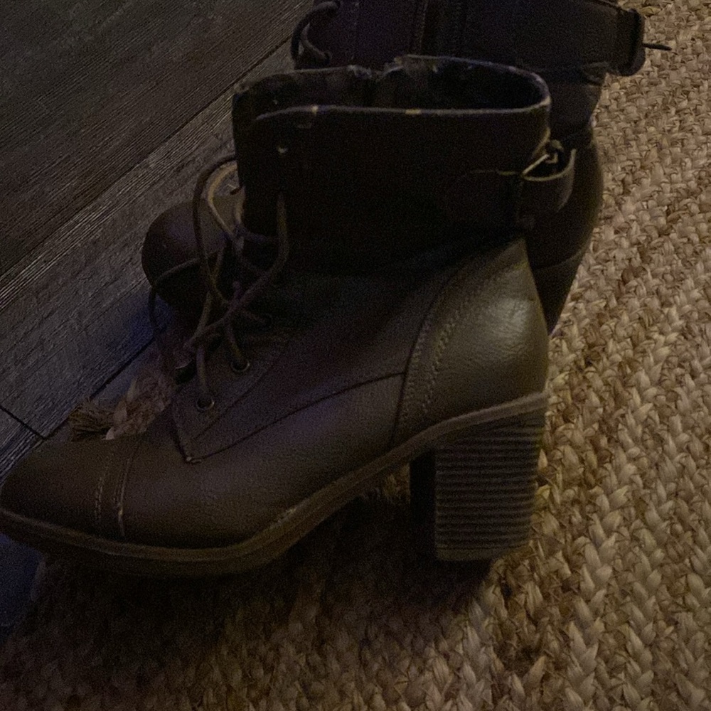 Boots - Picture 2 of 5